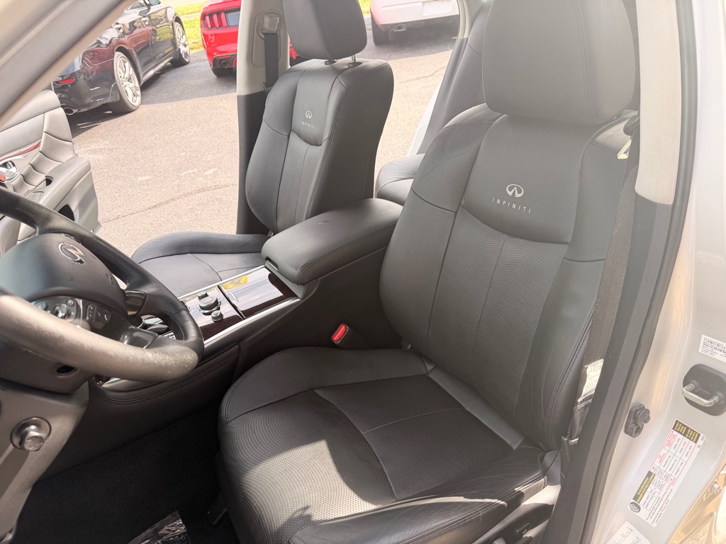 Photo 11 of this INFINITI M37
