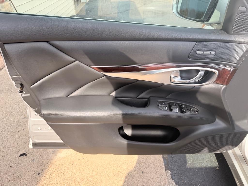 Photo 12 of this INFINITI M37
