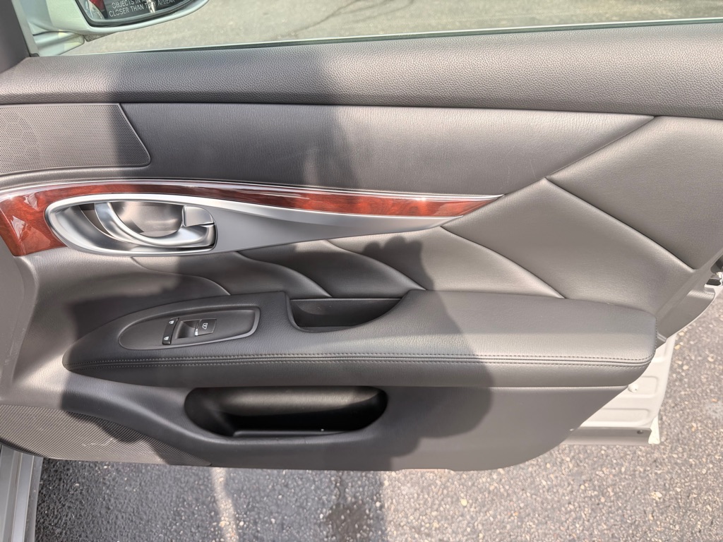Photo 25 of this INFINITI M37