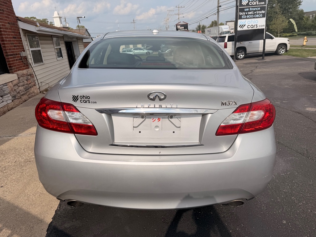 Photo 6 of this INFINITI M37