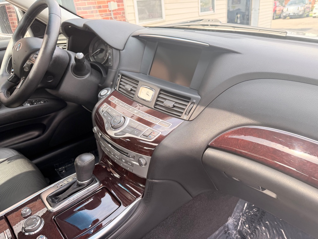 Photo 21 of this INFINITI M37