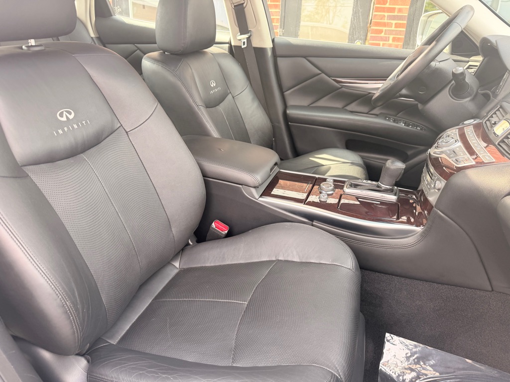 Photo 24 of this INFINITI M37