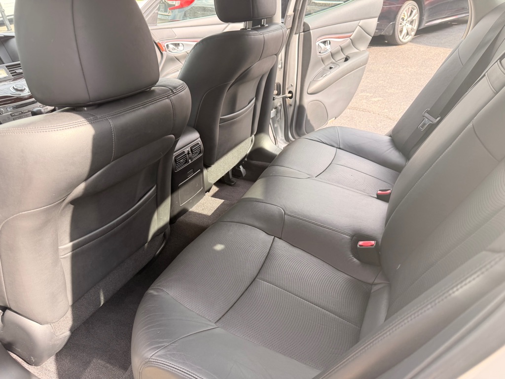 Photo 14 of this INFINITI M37