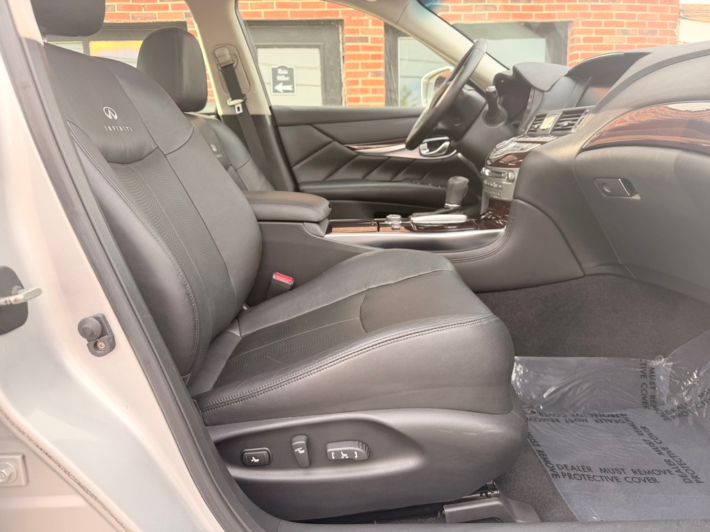 Photo 22 of this INFINITI M37
