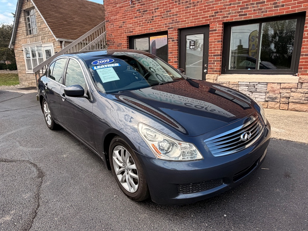 Photo 2 of this INFINITI G37 SEDAN