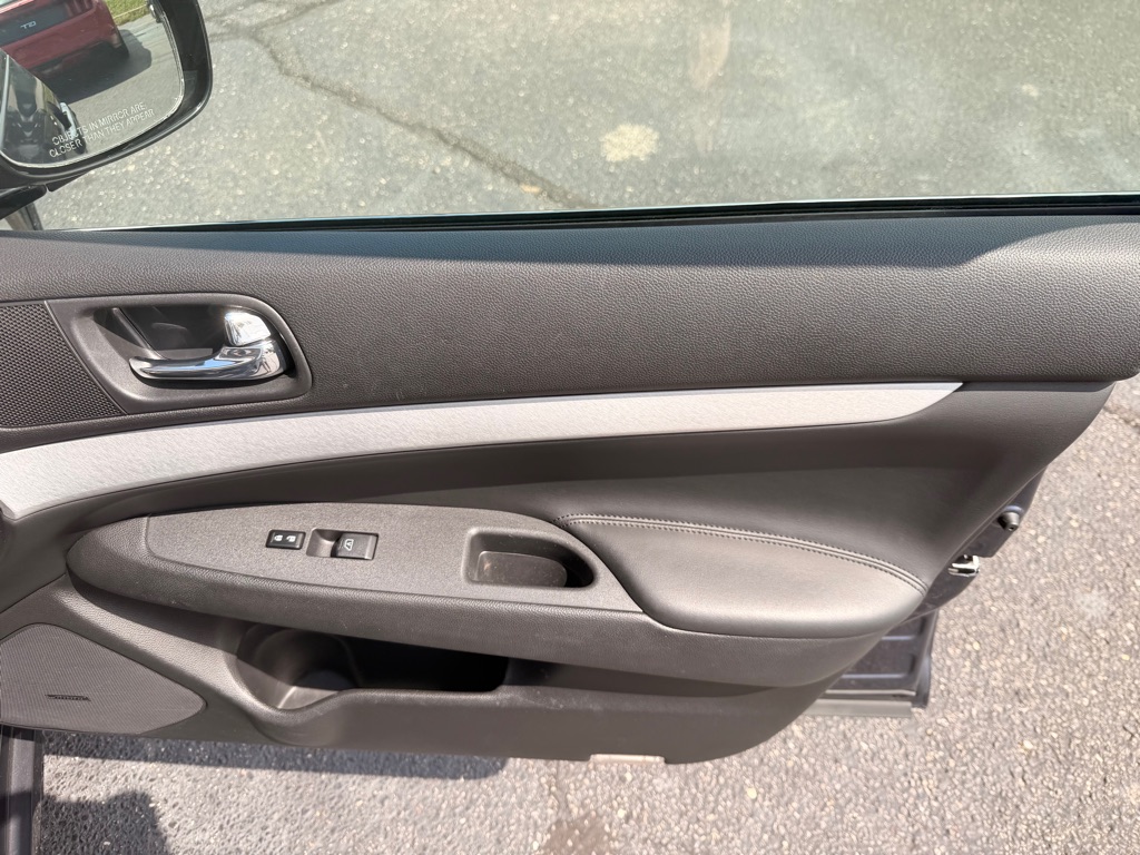 Photo 21 of this INFINITI G37 SEDAN