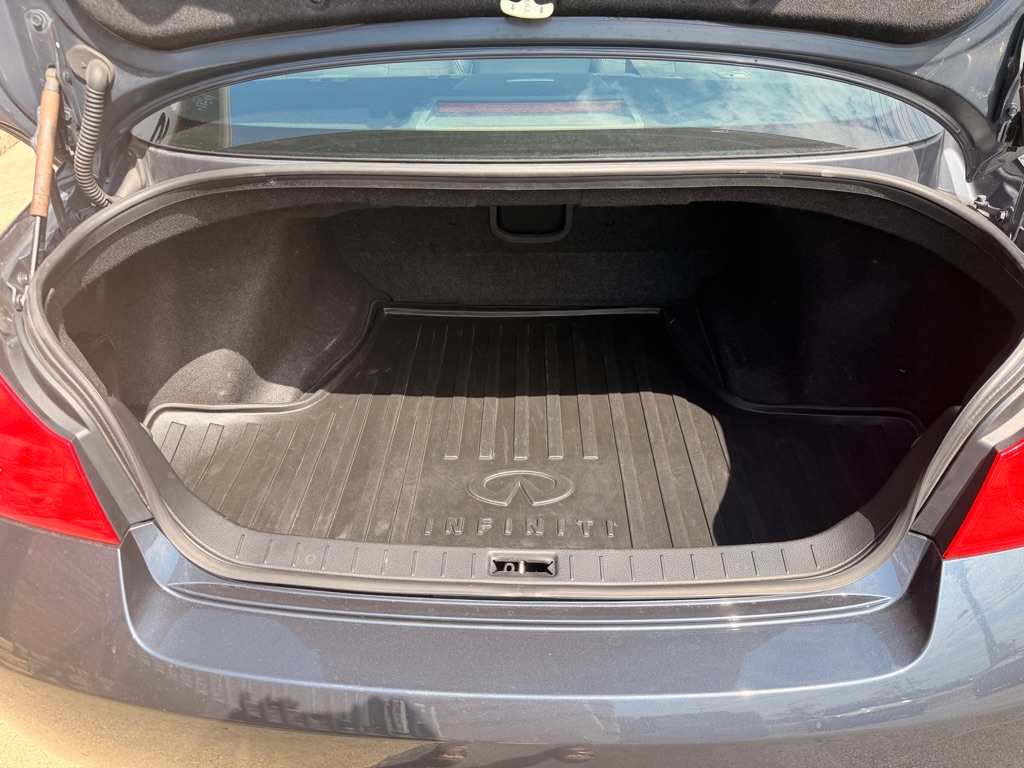 Photo 15 of this INFINITI G37 SEDAN