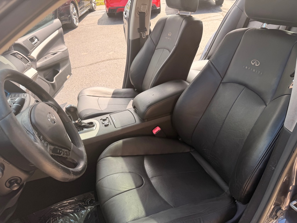 Photo 11 of this INFINITI G37 SEDAN