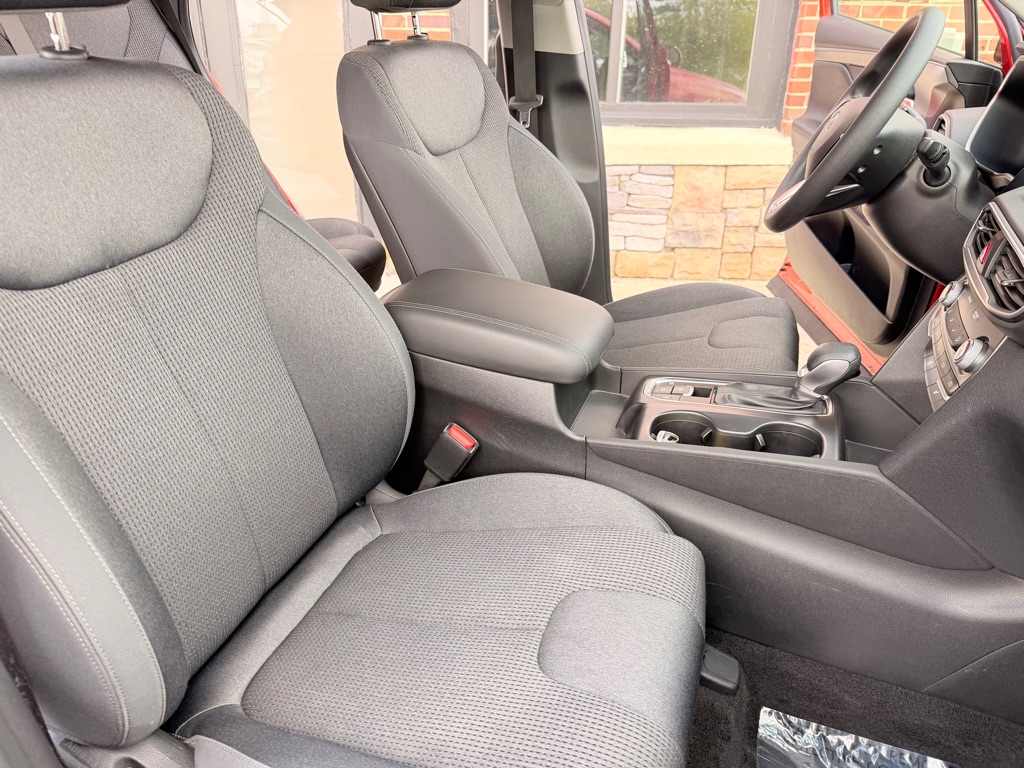 Photo 19 of this HYUNDAI SANTA FE