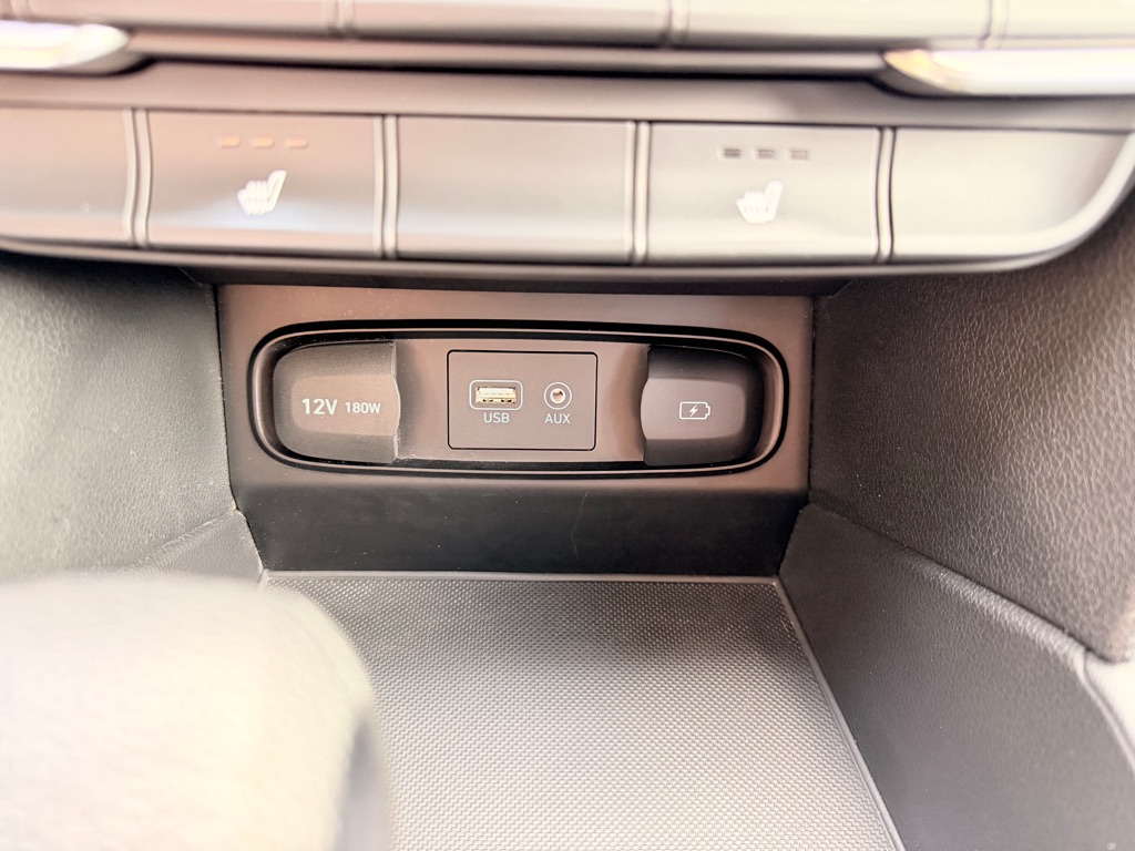 Photo 28 of this HYUNDAI SANTA FE