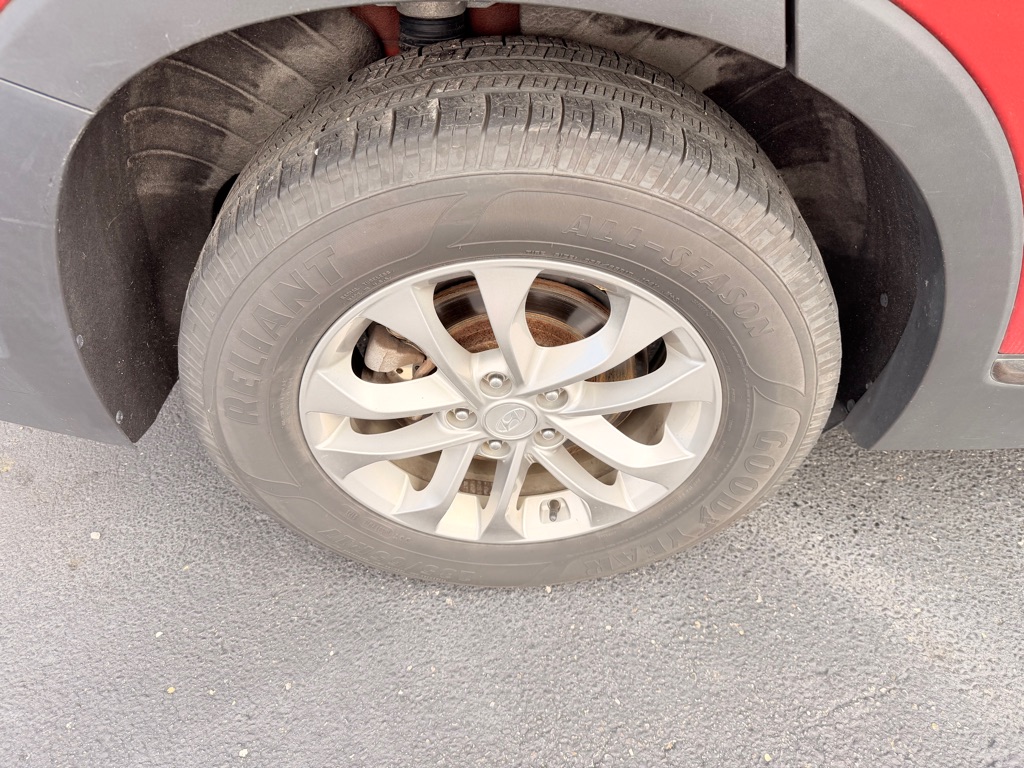 Photo 32 of this HYUNDAI SANTA FE
