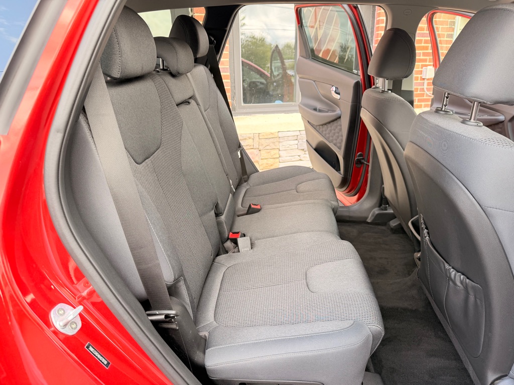Photo 15 of this HYUNDAI SANTA FE