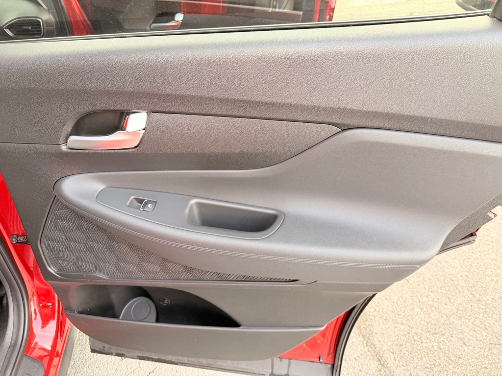 Photo 16 of this HYUNDAI SANTA FE