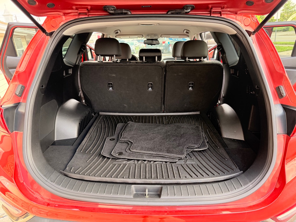 Photo 14 of this HYUNDAI SANTA FE