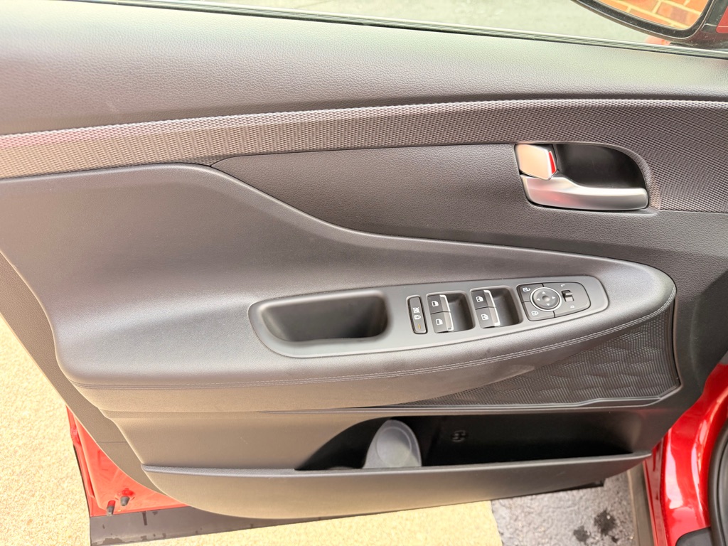 Photo 11 of this HYUNDAI SANTA FE