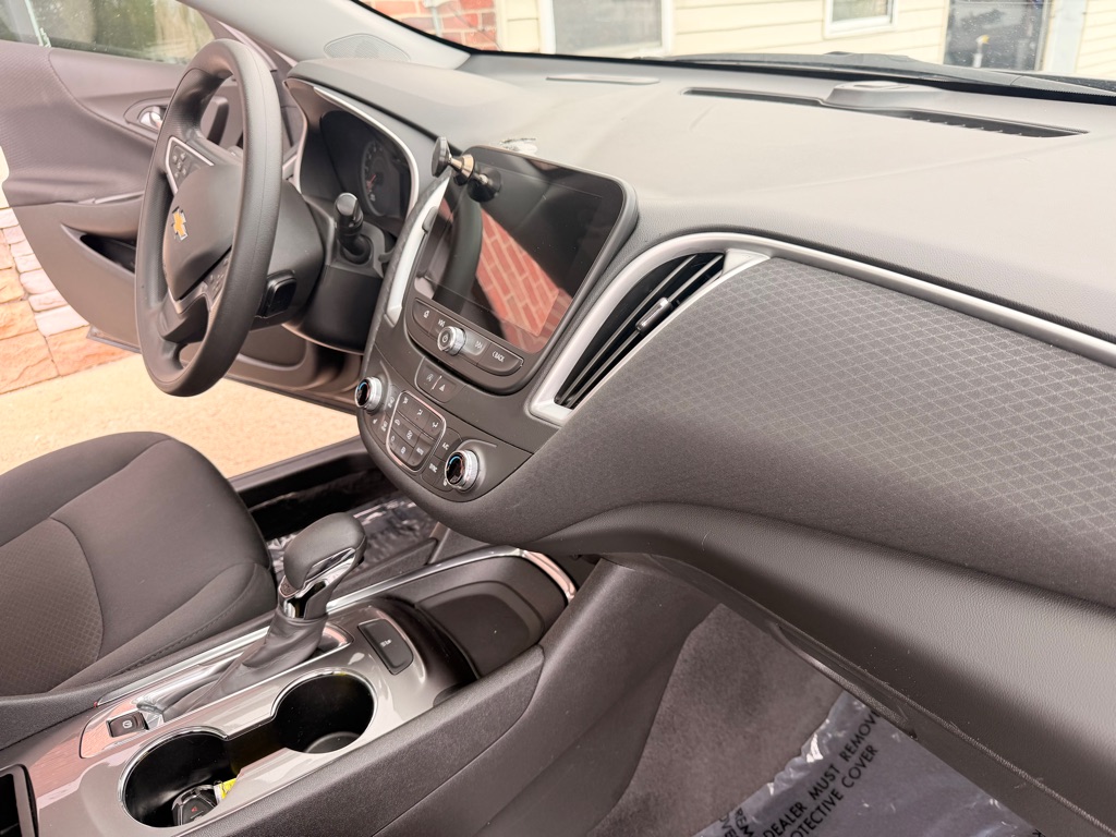 Photo 17 of this CHEVROLET MALIBU