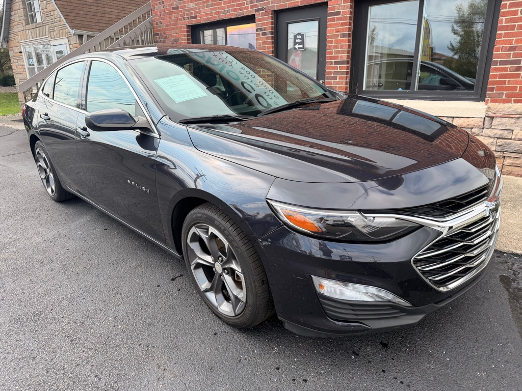 Photo 2 of this CHEVROLET MALIBU