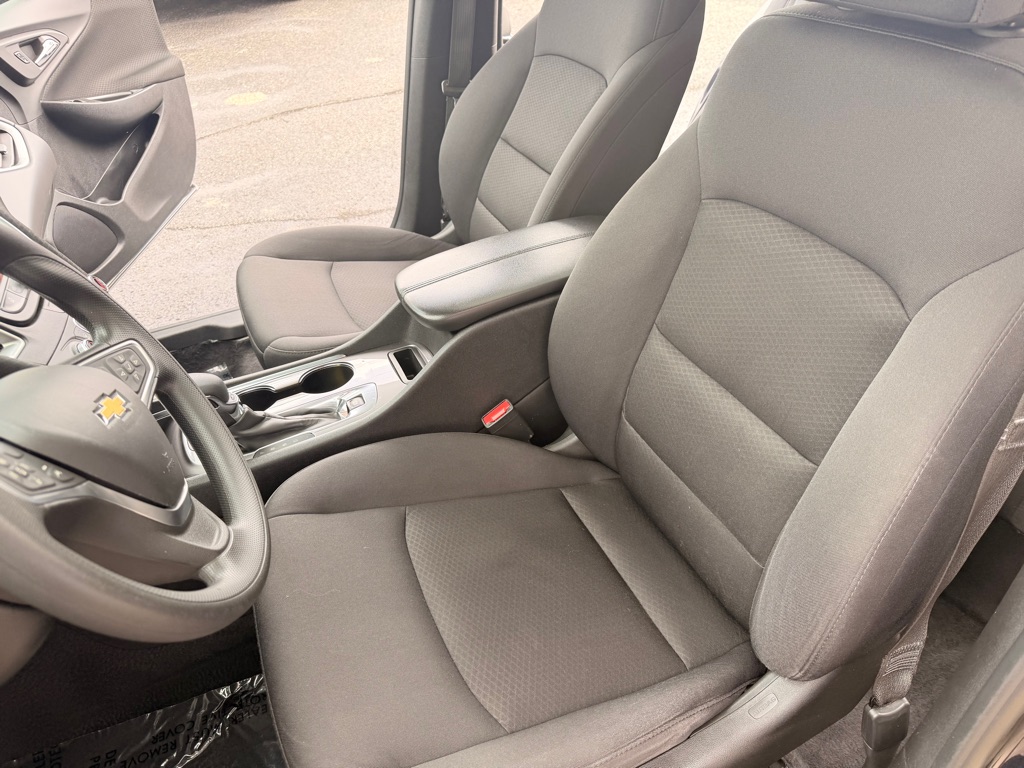 Photo 10 of this CHEVROLET MALIBU