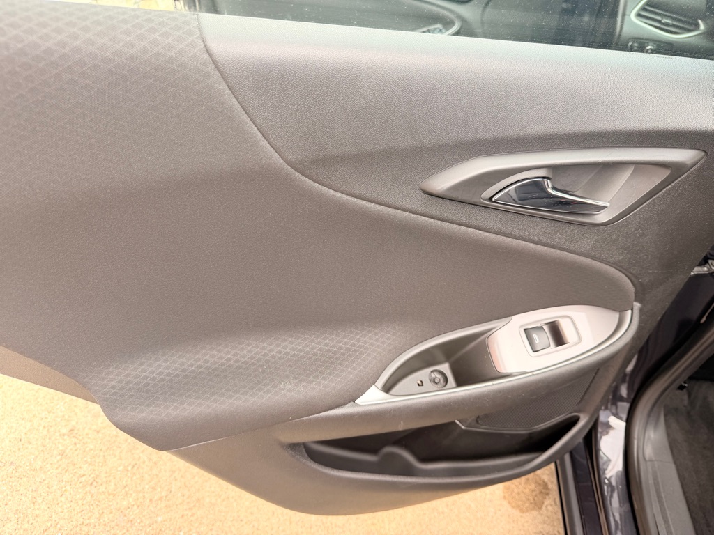 Photo 13 of this CHEVROLET MALIBU