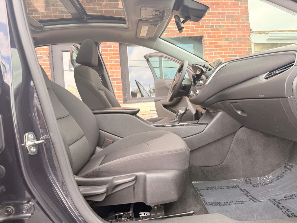 Photo 18 of this CHEVROLET MALIBU