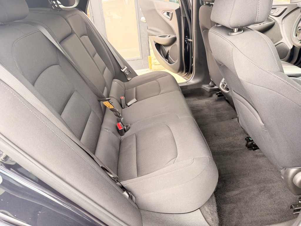 Photo 15 of this CHEVROLET MALIBU