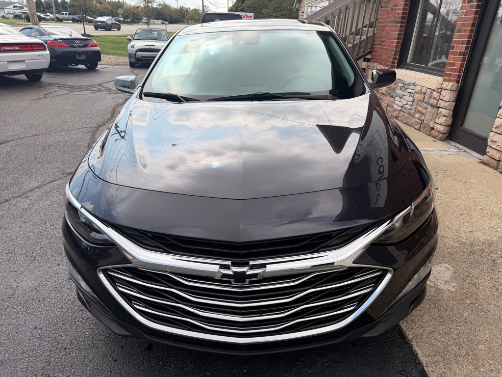Photo 3 of this CHEVROLET MALIBU
