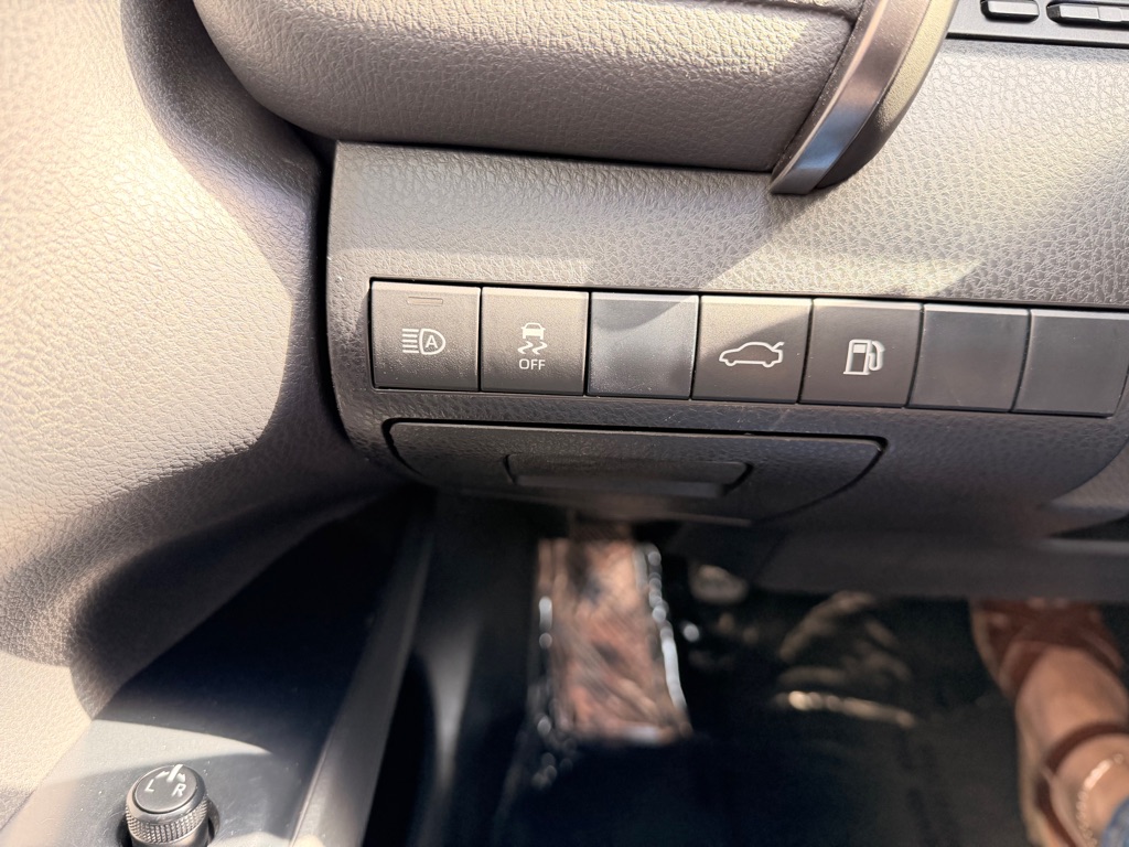 Photo 24 of this TOYOTA CAMRY