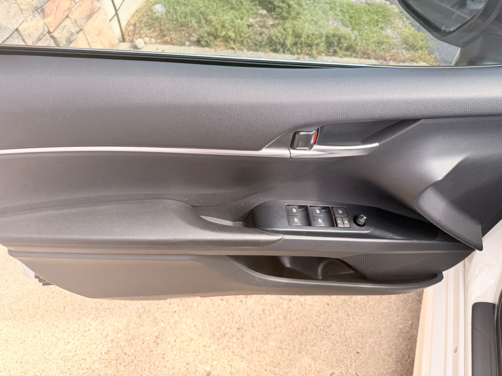 Photo 11 of this TOYOTA CAMRY