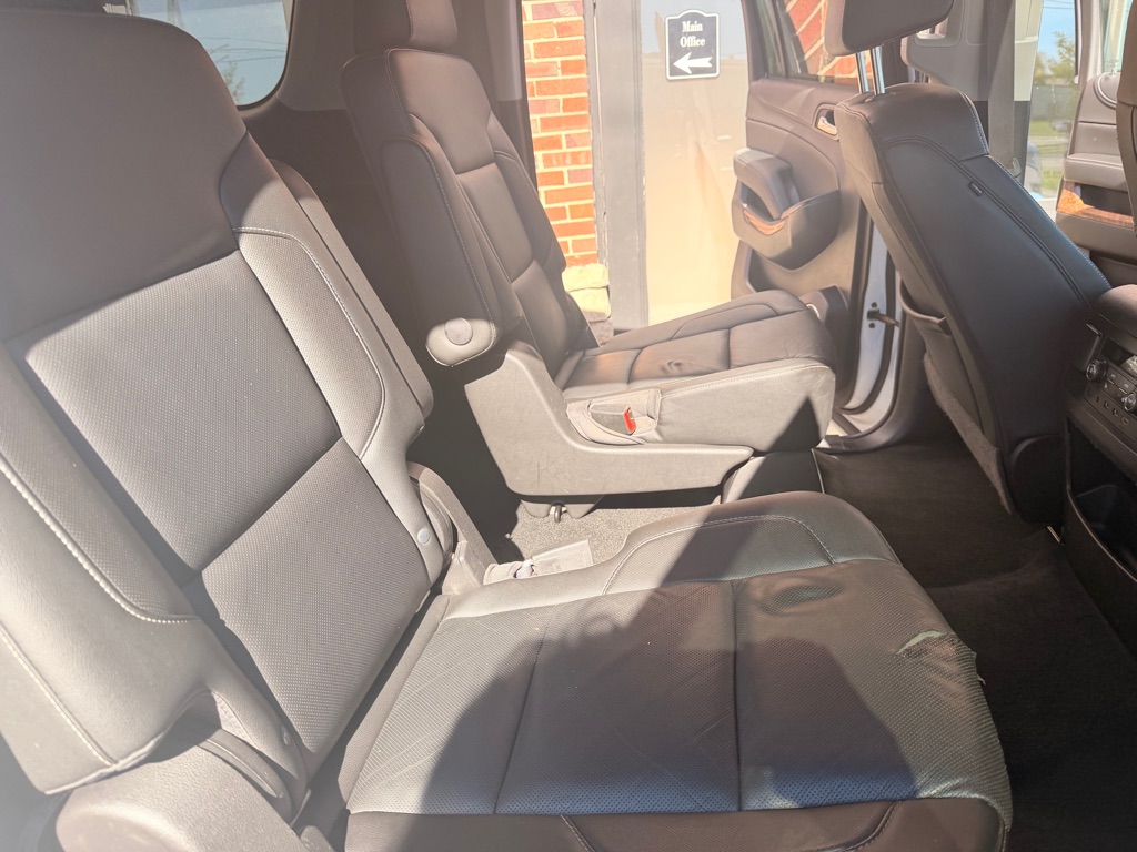 Photo 16 of this CHEVROLET SUBURBAN