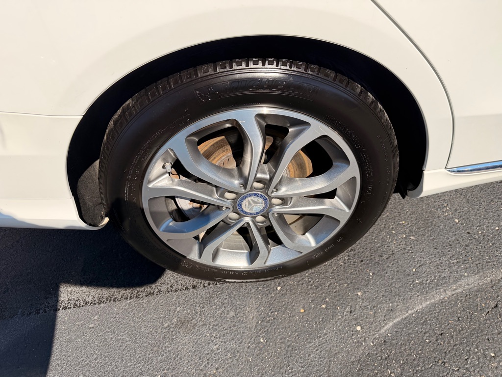 Photo 34 of this MERCEDES-BENZ C-CLASS