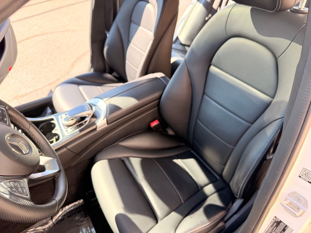 Photo 10 of this MERCEDES-BENZ C-CLASS