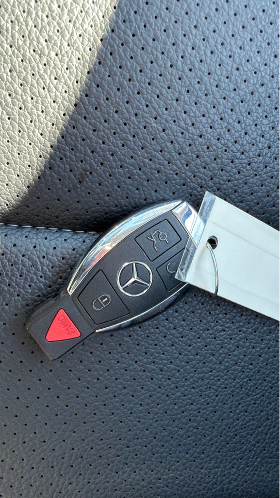 Photo 36 of this MERCEDES-BENZ C-CLASS