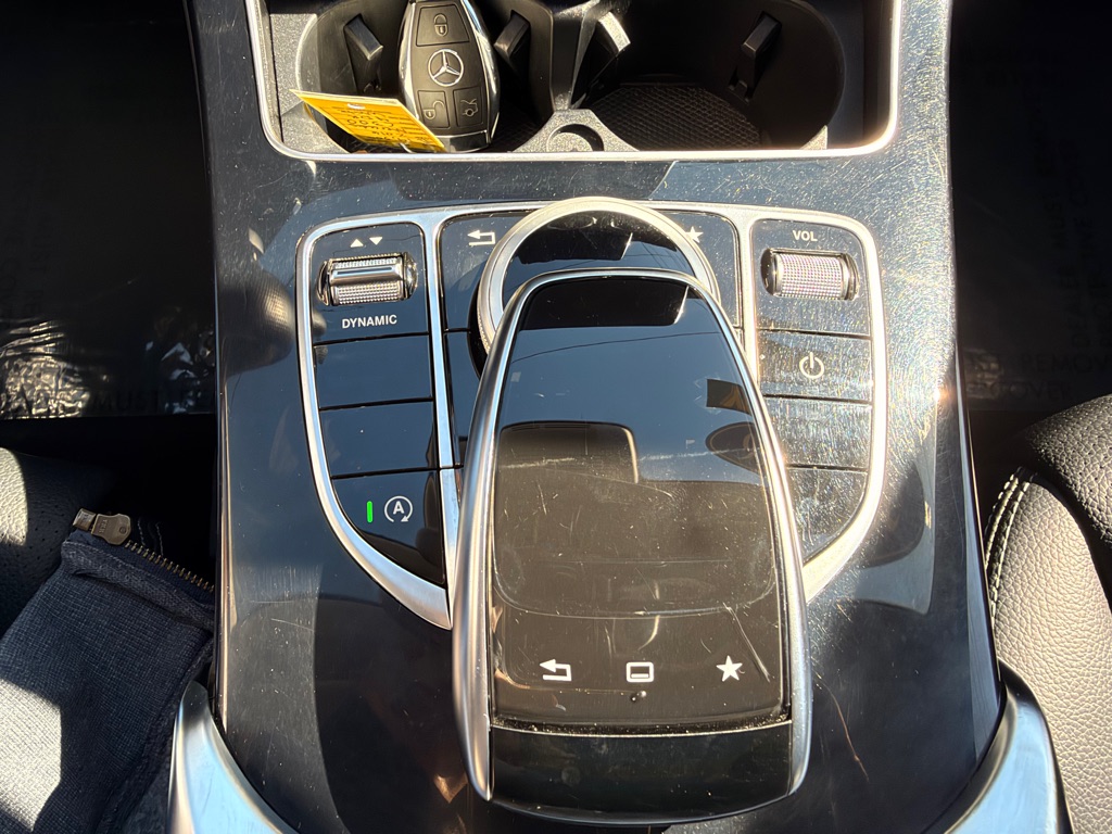 Photo 30 of this MERCEDES-BENZ C-CLASS