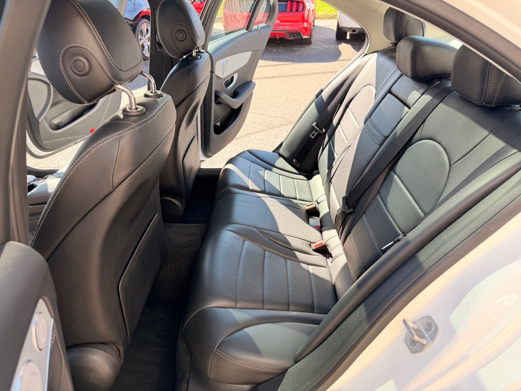 Photo 12 of this MERCEDES-BENZ C-CLASS