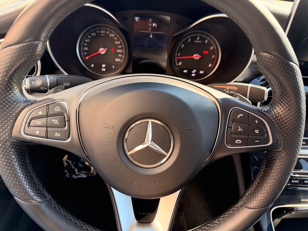 Photo 24 of this MERCEDES-BENZ C-CLASS