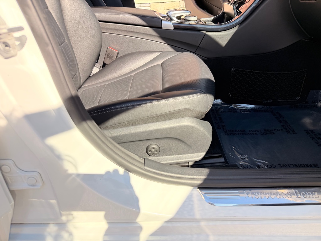 Photo 18 of this MERCEDES-BENZ C-CLASS