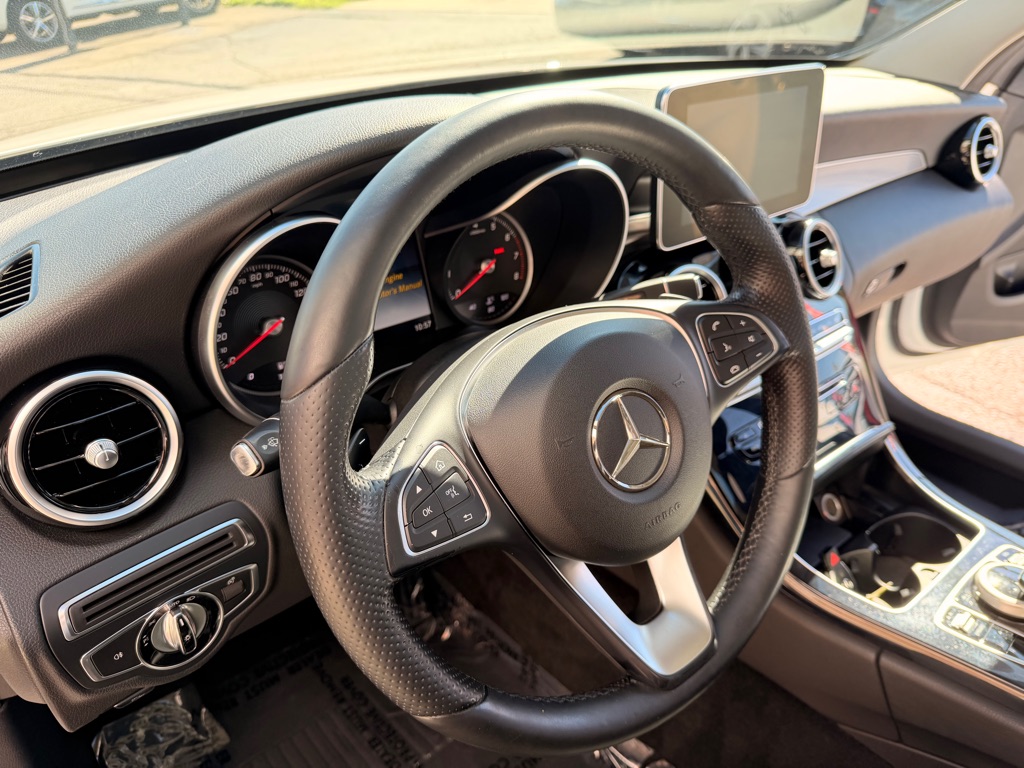 Photo 8 of this MERCEDES-BENZ C-CLASS