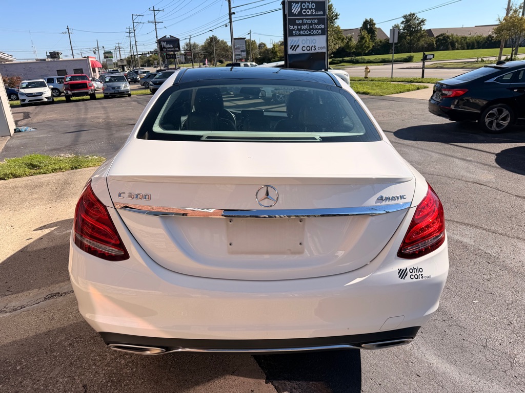 Photo 6 of this MERCEDES-BENZ C-CLASS