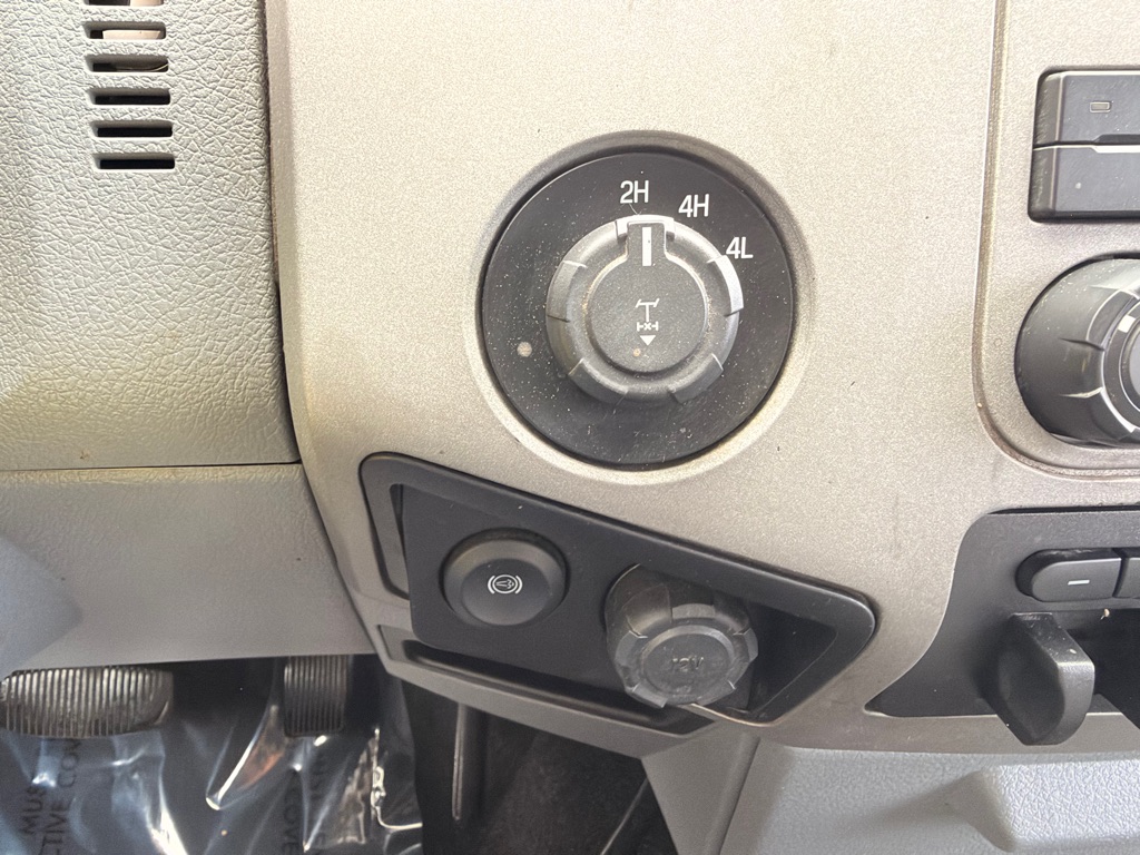 Photo 28 of this FORD F-250 SUPER DUT