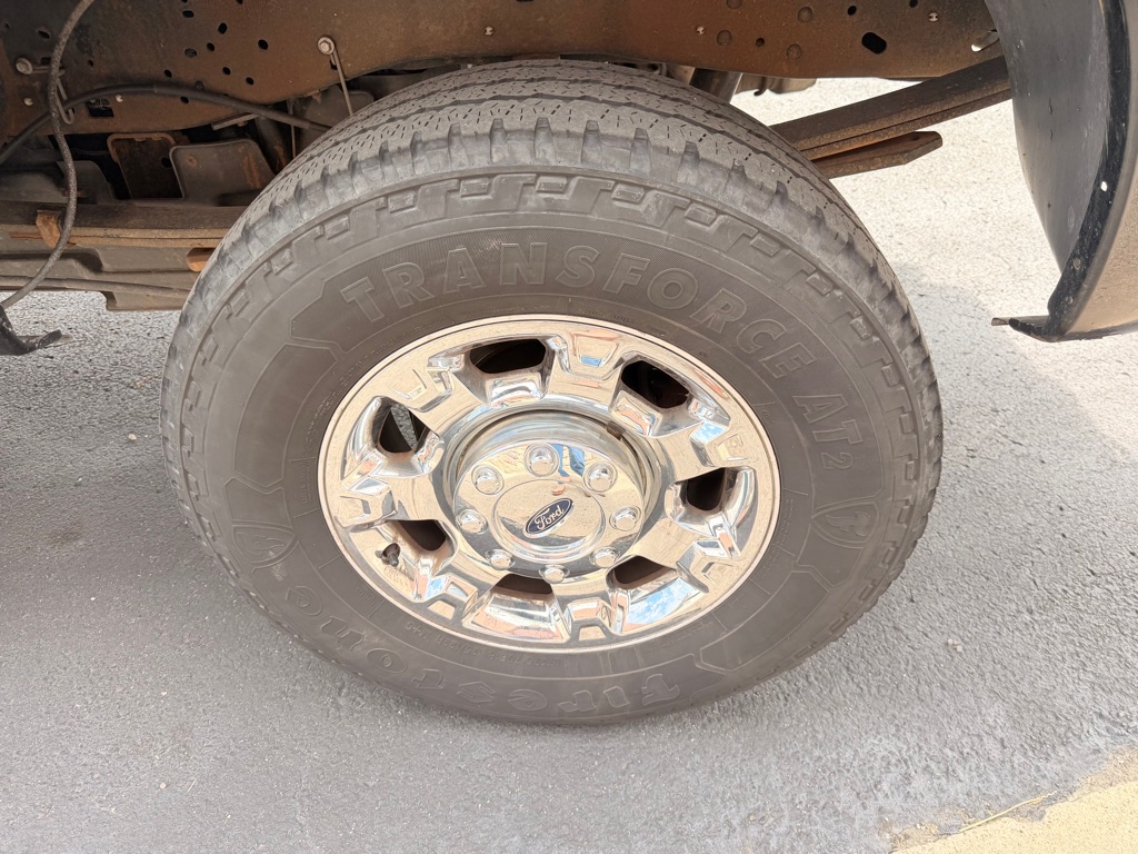 Photo 33 of this FORD F-250 SUPER DUT