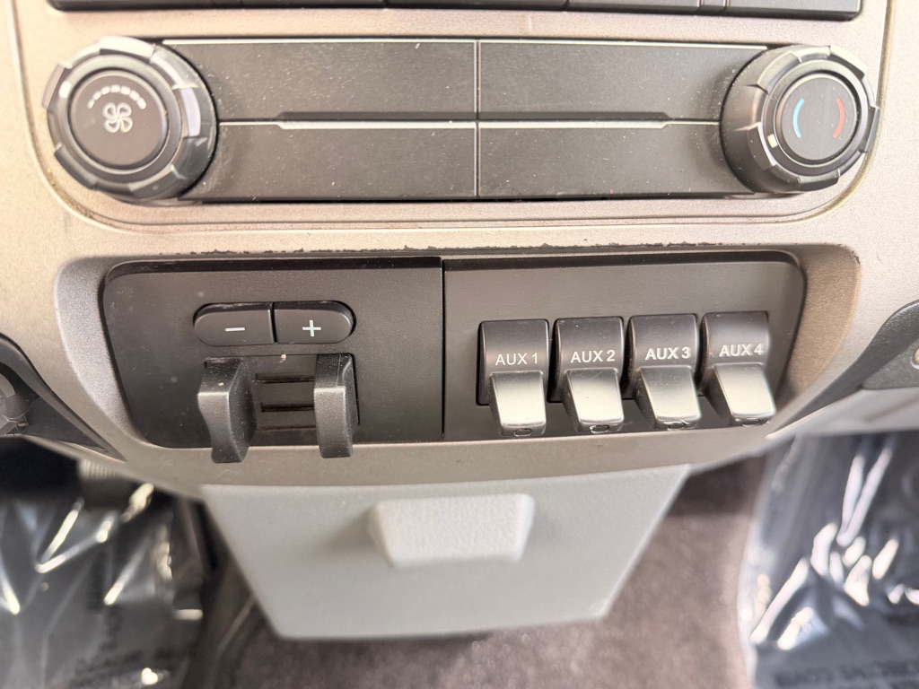 Photo 27 of this FORD F-250 SUPER DUT