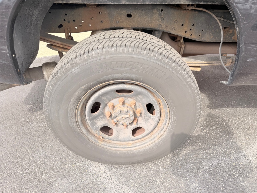 Photo 32 of this FORD F-250 SUPER DUT
