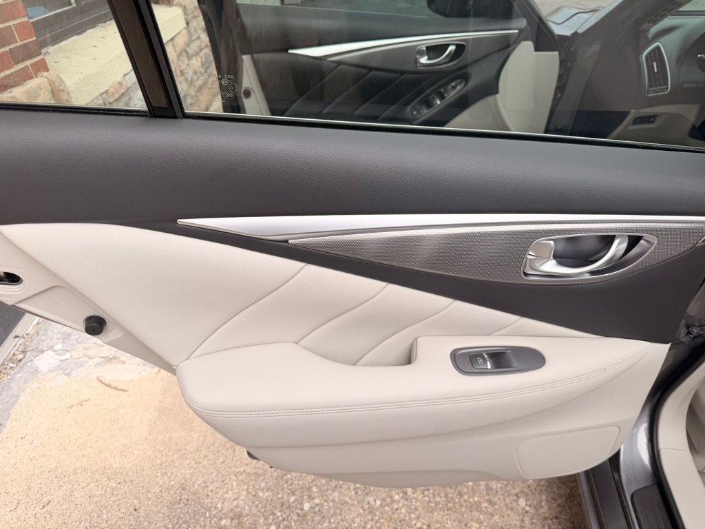 Photo 13 of this INFINITI Q50