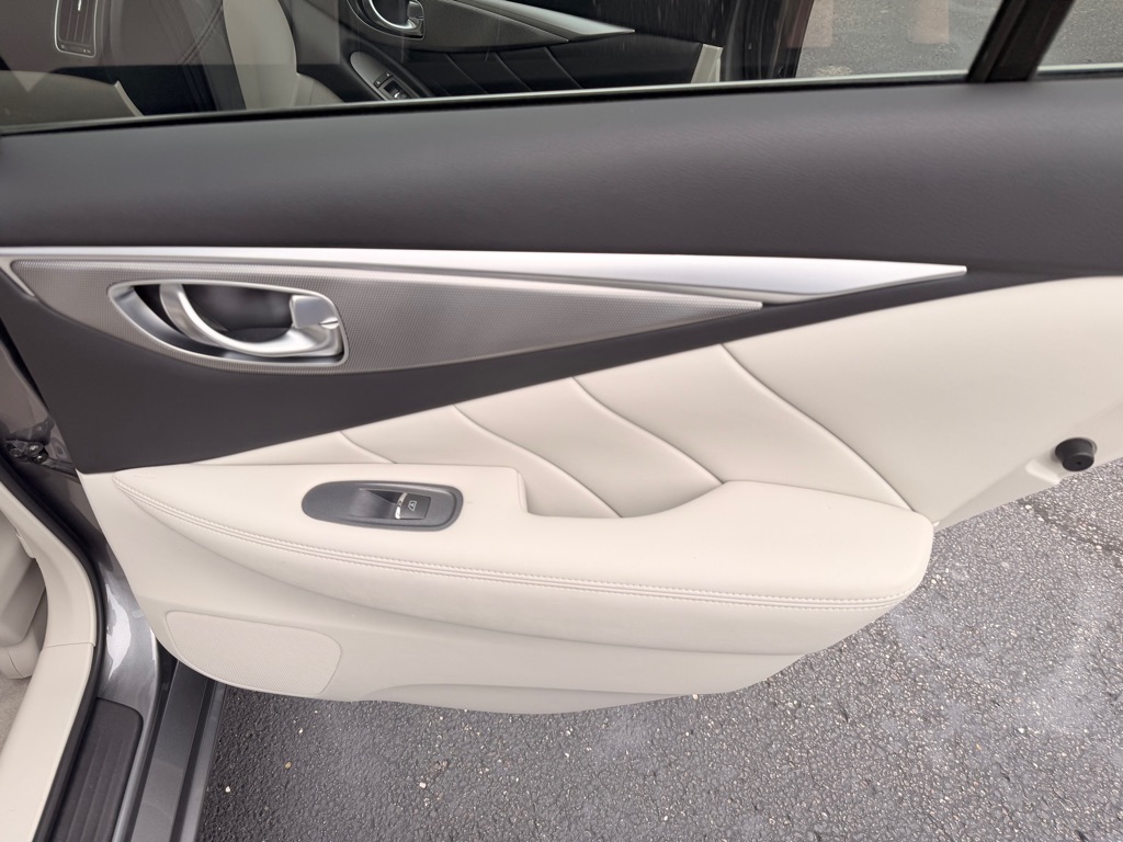 Photo 16 of this INFINITI Q50