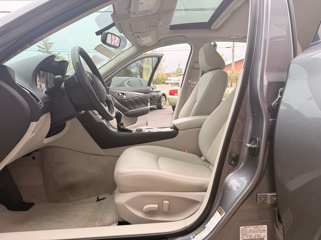 Photo 9 of this INFINITI Q50