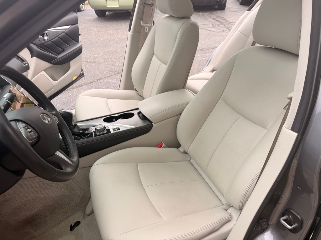 Photo 10 of this INFINITI Q50