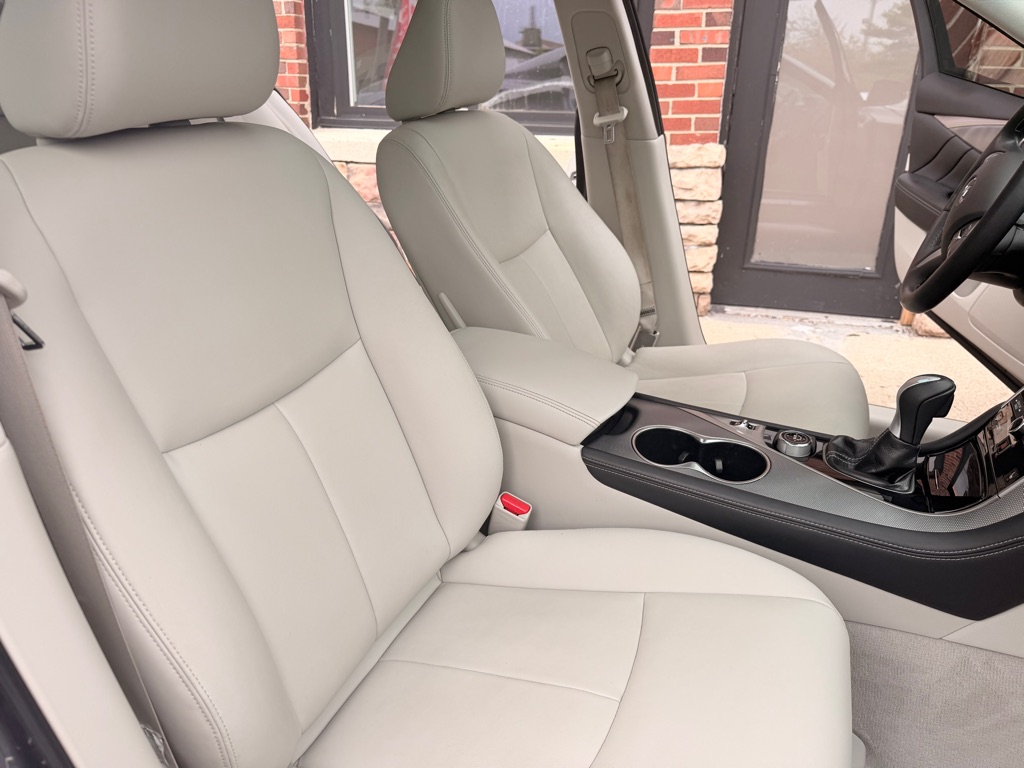 Photo 19 of this INFINITI Q50