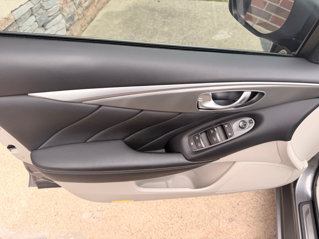 Photo 11 of this INFINITI Q50
