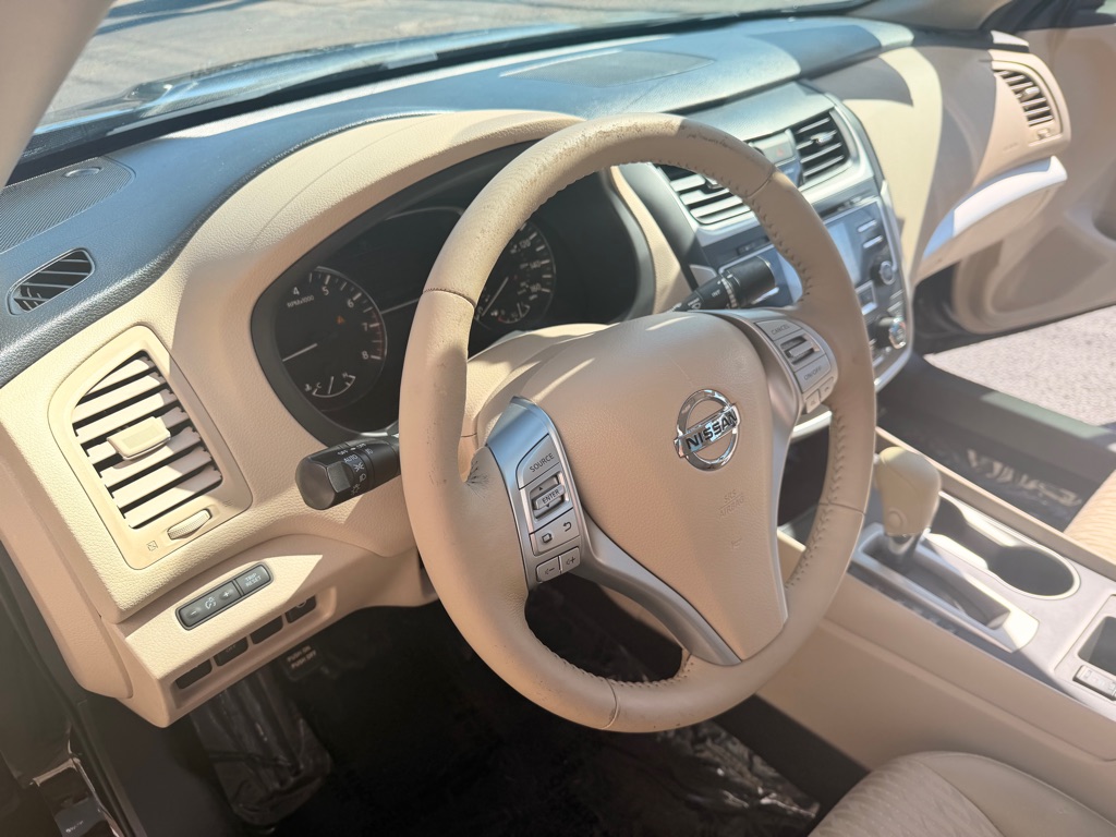Photo 8 of this NISSAN ALTIMA