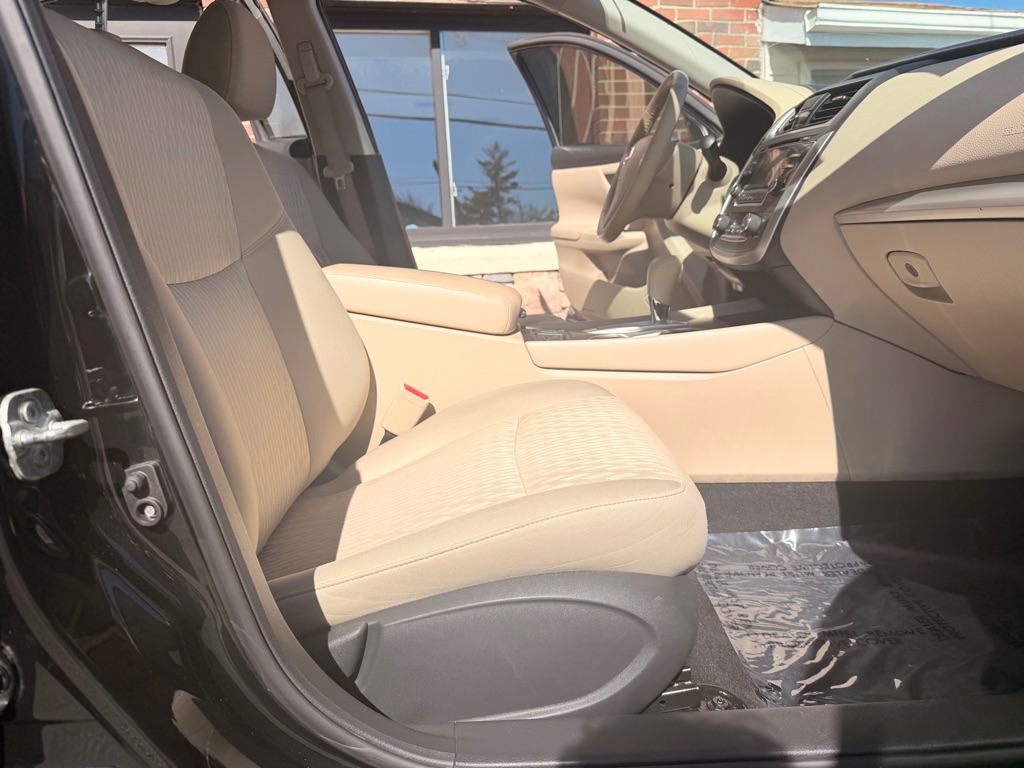 Photo 17 of this NISSAN ALTIMA